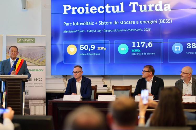Investiție de 40 de milioane de euro la Turda. PRESEE a semnat contractele pentru construcția unuia dintre cele mai mari parcuri fotovoltaice cu stocare din România