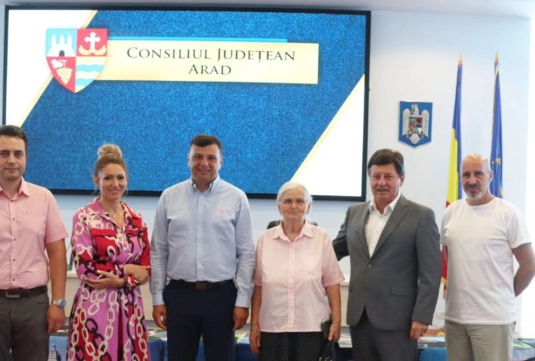 Patru arădeni au descoperit din interior cum funcționează Consiliul Județean Arad, în cadrul proiectului „O zi la Consiliul Județean”