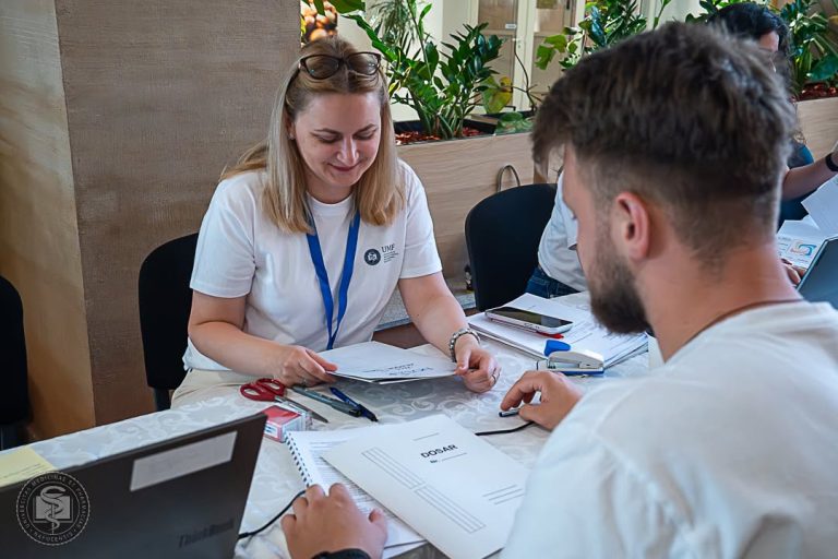 Mii de tineri visează la o carieră în sănătate: concurență puternică la admiterea UMF Cluj