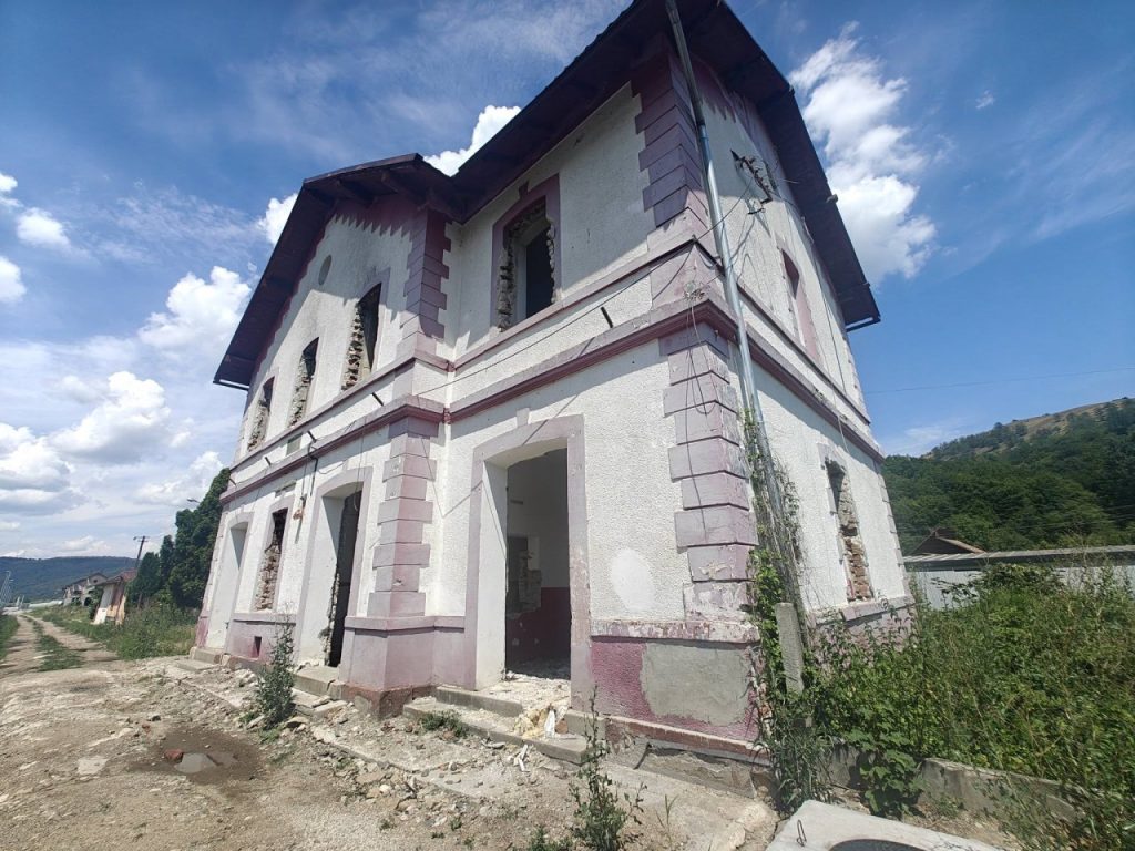 Vești importante pentru locuitorii din Poieni: Gara ar putea deveni monument istoric, iar extinderea rețelei de apă avansează