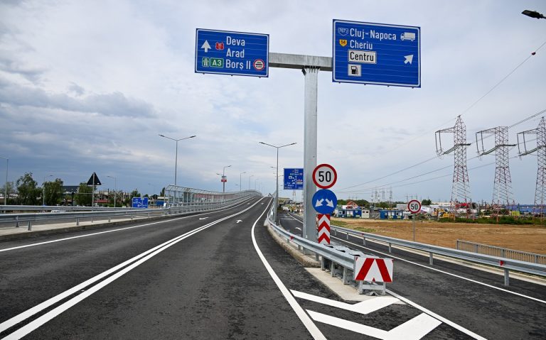 S-a deschis circulația pe noul pasaj suprateran din zona Metro din Oradea. Mircea Mălan: „Este primul dintre cele cinci pasaje finanțate prin PNRR care vor fi finalizate în termen”