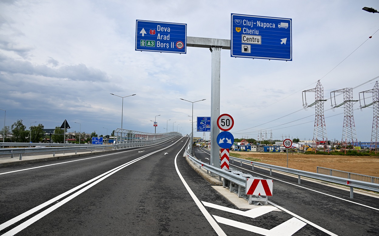 S-a deschis circulația pe noul pasaj suprateran din zona Metro din Oradea. Mircea Mălan: „Este primul dintre cele cinci pasaje finanțate prin PNRR care vor fi finalizate în termen”