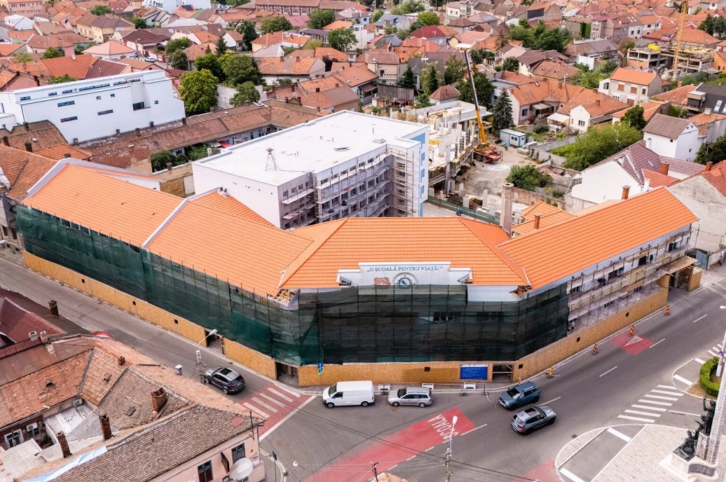 Liceul Teoretic „Aurel Lazăr” din Oradea, modernizat în proporție de 75%. Lucrările de reabilitare avansează
