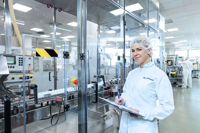Miliardarul Jerzy Starak preia Biofarm. Tranzacție de 260 de milioane de euro pe piața farmaceutică din România
