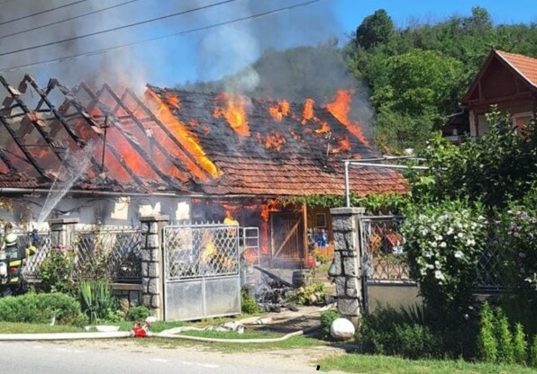 Incendiu în Măgina: O filigorie a fost cuprinsă de flăcări! Pompierii au evacuat zece butelii, iar traficul a fost blocat pe DJ 107 M