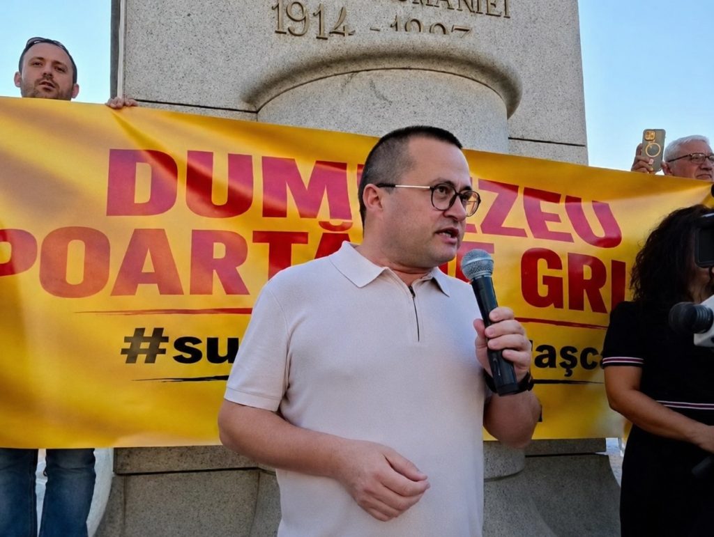 Mii de oameni au umplut Piața Unirii din Oradea pentru Viorel Pașca. Avocatul Răzvan Doseanu: „Împreună încercăm să aducem adevărul la lumină” Mii de oameni au umplut Piața Unirii din Oradea pentru Viorel Pașca. Avocatul Răzvan Doseanu: „Împreună încercăm să aducem adevărul la lumină”