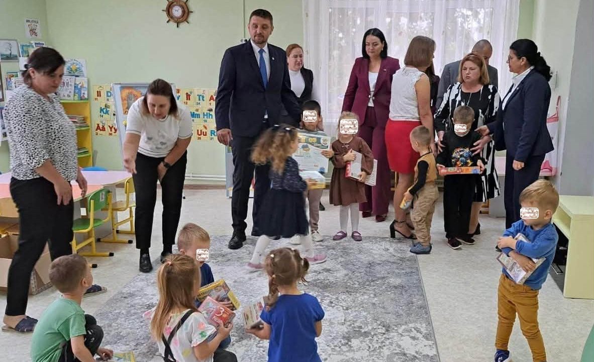 Scandal la Geoagiu pentru 7.500 de lei destinați copiilor din Republica Moldova. Primarul Ovidiu Vlad: „Punem noi banii!”