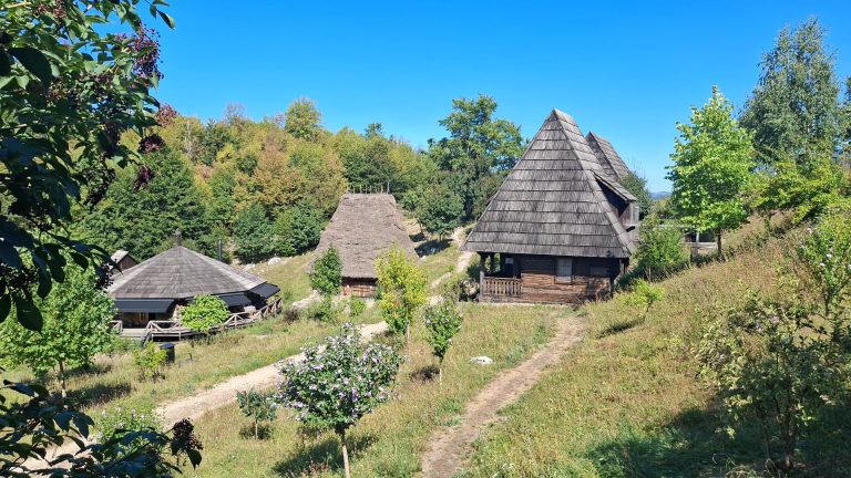 Raven’s Nest, satul ascuns din Munții Apuseni unde timpul pare să stea în loc
