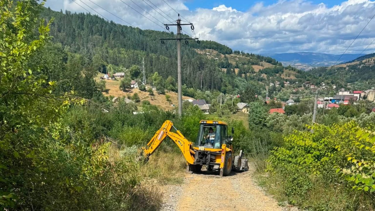 Lucrări la drumurile din Abrud. Primarul Radu Tuhuț: „Am continuat să reparăm și să pregătim drumurile pentru un acces cât mai facil”