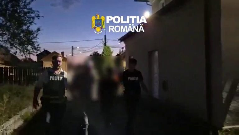 Tâlhărie în plină zi la Huedin: Doi tineri au amenințat adolescenți cu un cuțit pentru 100 de lei, iar unul dintre agresori a sărit pe geam din sediul poliției