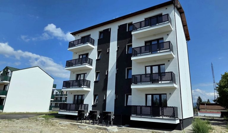 Hațeg a finalizat șapte investiții prin PNRR, de peste 42,5 milioane de lei: Locuințe pentru tineri, școală și creșă renovate, piste de biciclete și digitalizare!