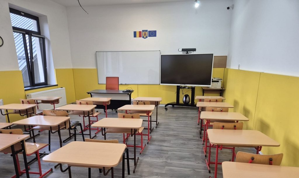 Școala Gimnazială Iara, refăcută după incendiul care i-a distrus acoperișul. Primarul Ioan Dorin Popa: „Fiecare gest, fiecare oră de muncă și fiecare contribuție au contat”