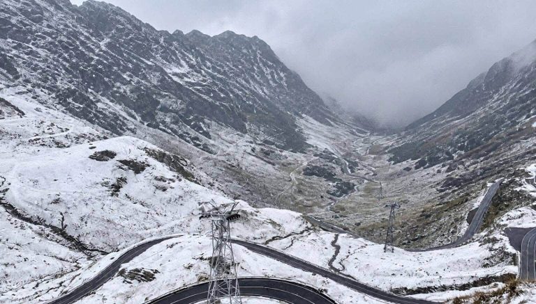 Prima ninsoare a venit în România! Zăpada s-a așternut la Bâlea Lac, iar temperaturile au coborât la -2 grade Celsius