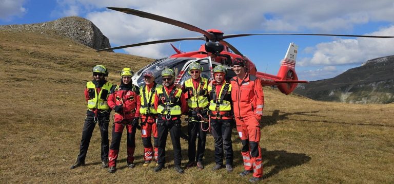 Salvamont Alba își întărește capacitatea de intervenție aeriană. Trei salvatori montani sunt acum specializați în salvare aero