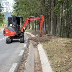 Se derulează lucrări de întreținere pe drumul județean DJ 107P Mărișel
