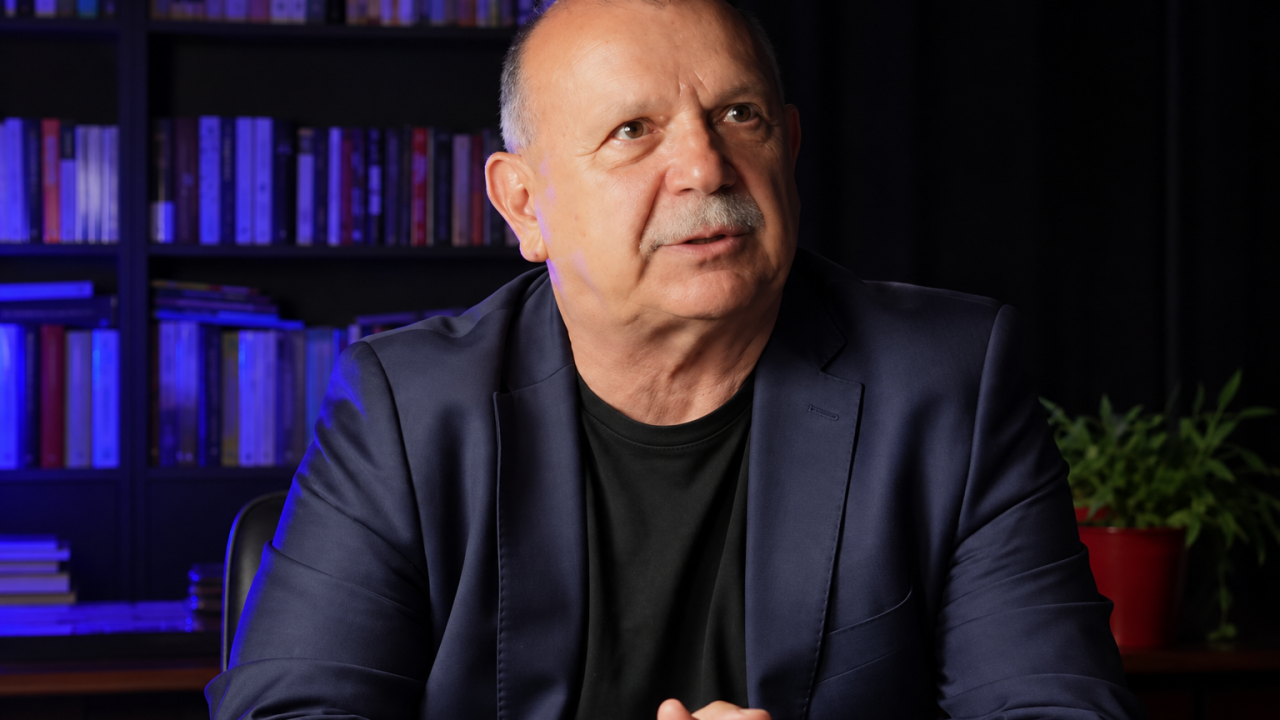 Prof. Bogo revine cu două noi cărți despre Cluj. Vladimir-Alexandru Bogosavlievici continuă seria „Istoria la pas”: „Ne reîntâlnim, bineînțeles, tot cu istoria Clujului”