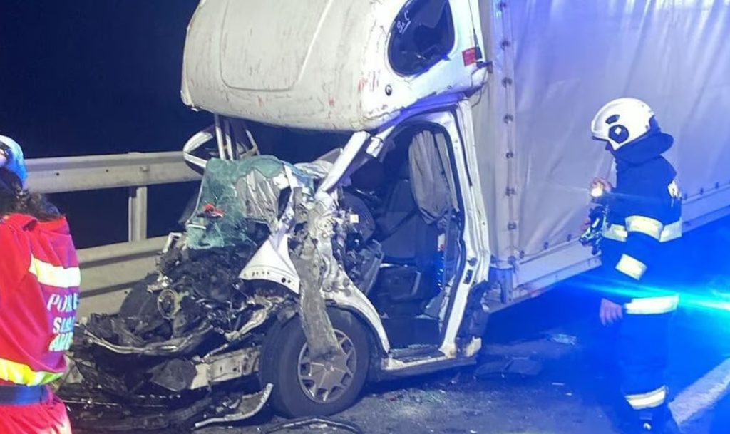 Accident mortal pe Autostrada A1, între Sibiu și Sebeș: Un șofer de 34 de ani din Hunedoara a murit după impactul cu un ansamblu rutier