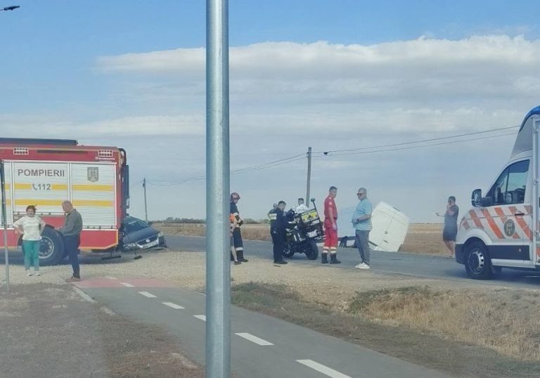 Accident lângă Oradea, pe drumul dintre Livada și DN 79. O persoană a fost transportată la spital
