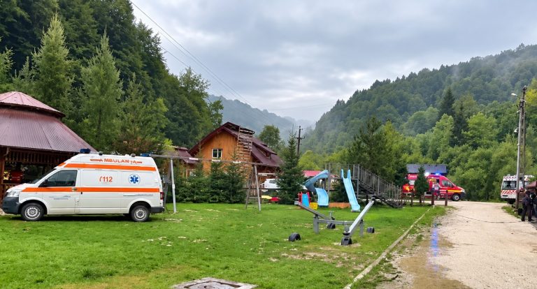 Tragedie cumplită în Apuseni: trei bărbați au murit electrocutați după ce o schelă ar fi atins firele de înaltă tensiune