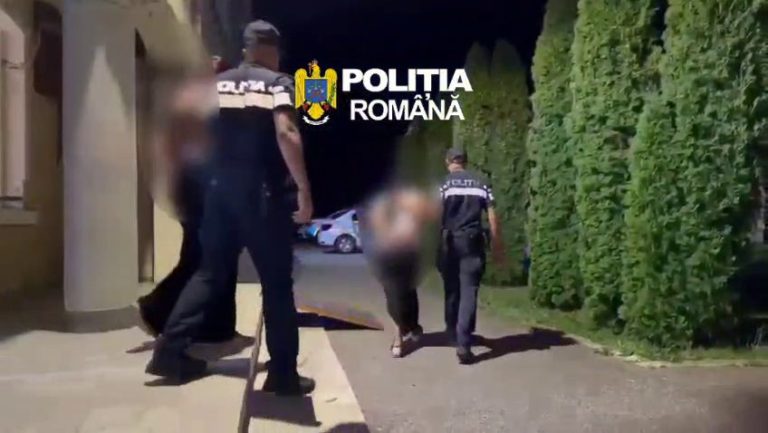 Bătrân din Ciucea lăsat fără 35.000 de lei în propria casă: două femei din Bihor, prinse de polițiști și trimise după gratii