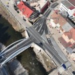 Podul peste râul Arieș din Câmpeni, tot mai aproape de deschiderea circulației: Patru camioane de câte 40 de tone vor testa structura!