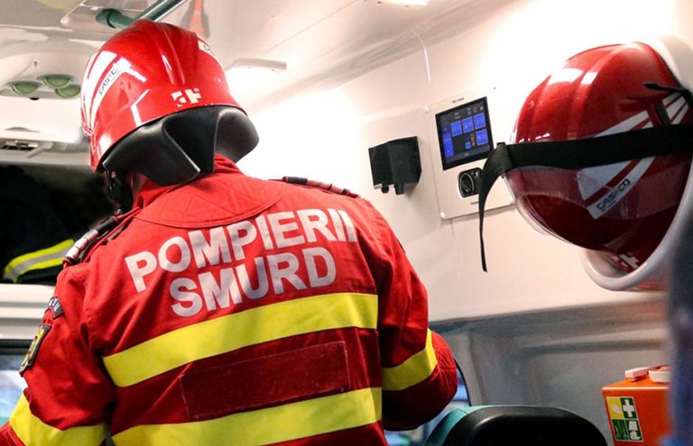 Accident grav pe autostrada A1 Sibiu–Sebeș: Un TIR a lovit o autoutilitară oprită pe banda de urgență. Doi șoferi au ajuns la spital