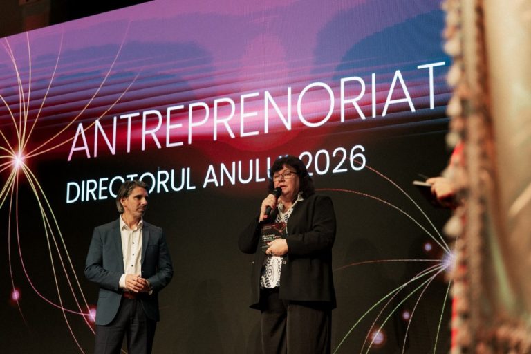 Model de succes la Mihai Viteazu: Daniela Arion, premiată la nivel național drept „Directorul Anului pentru Antreprenoriat” după ce a atras peste 10 milioane de lei pentru școala din comună