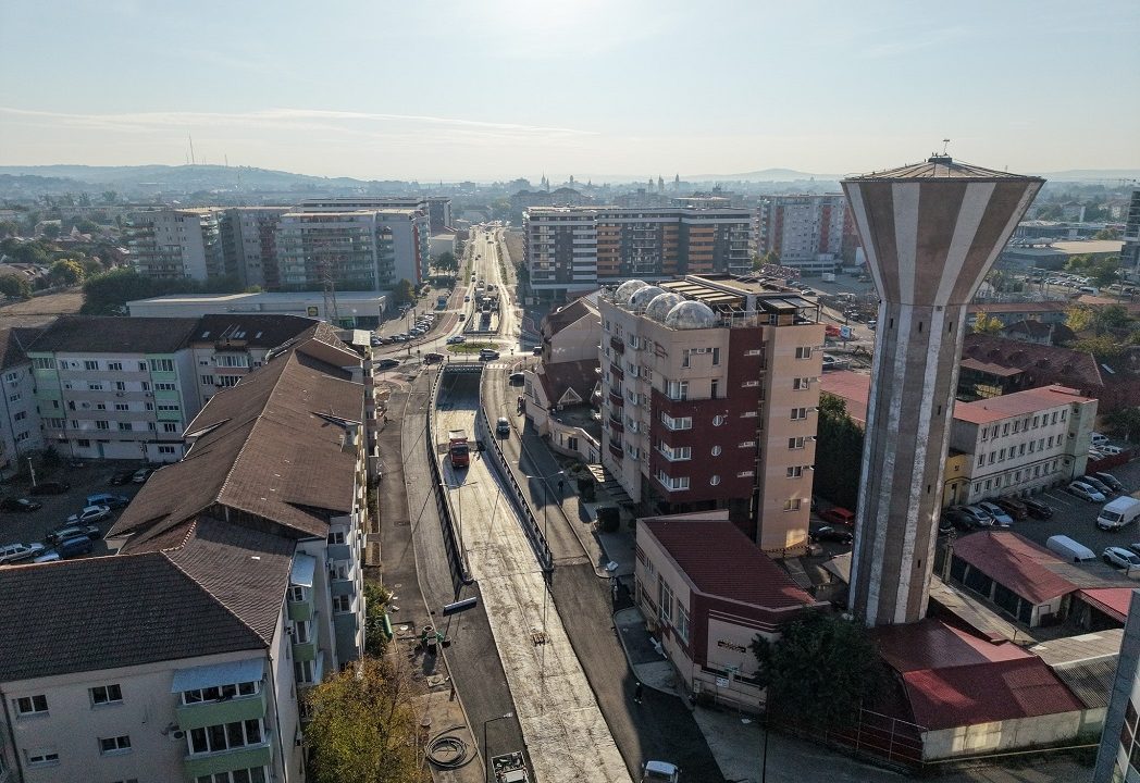 A început așternerea asfaltului în Pasajul Oneștilor și pe strada Lăpușului