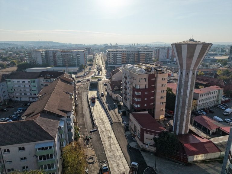 A început așternerea asfaltului în Pasajul Oneștilor și pe strada Lăpușului