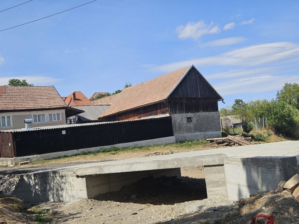 Pod nou în satul Păniceni, comuna Căpușu Mare! Investiție de 330.000 de lei, finanțată de Consiliul Județean Cluj