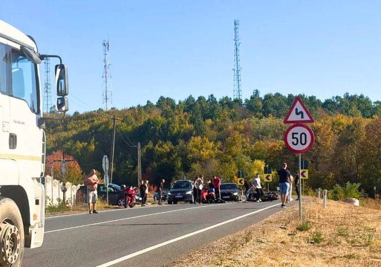 Accident pe DN 76, în Bihor: O mașină și o motocicletă s-au ciocnit la Drăgești