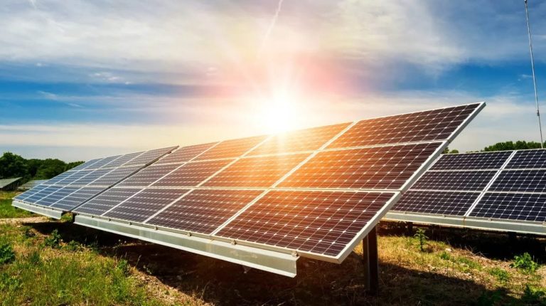 Finanțare europeană pentru un parc fotovoltaic cu baterii de stocare în comuna Bratca