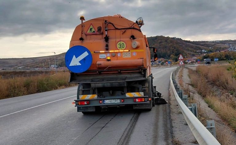 Lucrări pe mai multe drumuri naționale din județul Cluj! Se toarnă asfalt pe DN 1C, se repară acostamente și se înlocuiesc indicatoare rutiere